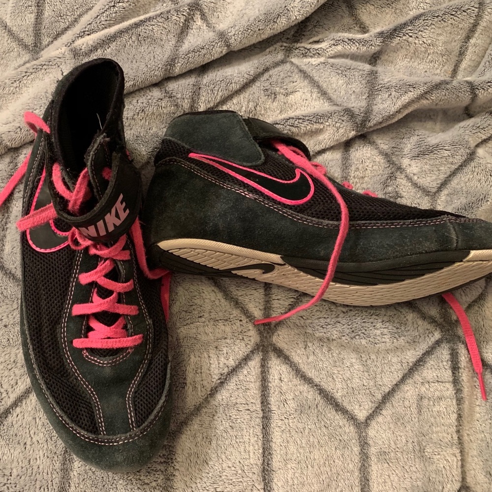 Nike Wrestling Shoes (Youth Size 5.5)